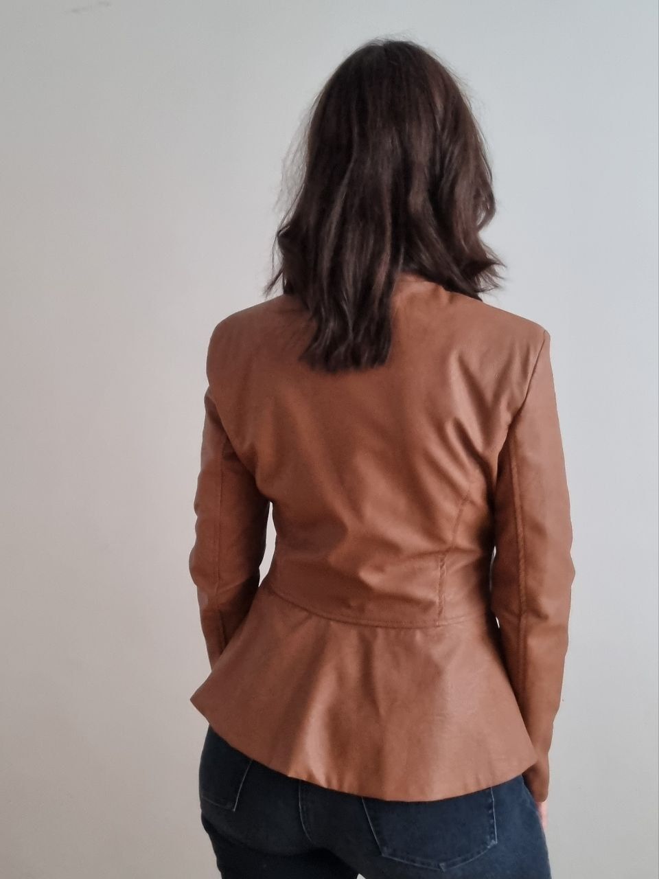Chaqueta corta marrón Rinascimento.